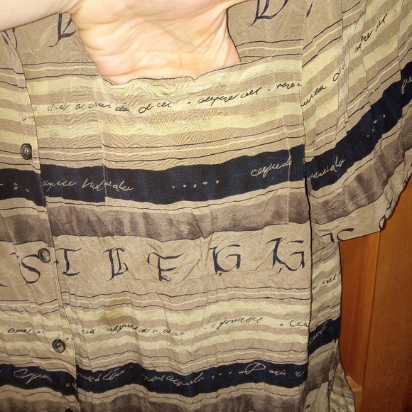 Jones New York 100% silk short sleeved shirt size 6 - Picture 3 of 4